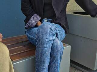 "Revolta", resume mãe durante despedida de jovem assassinada com 11 facadas "Revolta", resume mãe durante despedida de jovem assassinada com 11 facadas