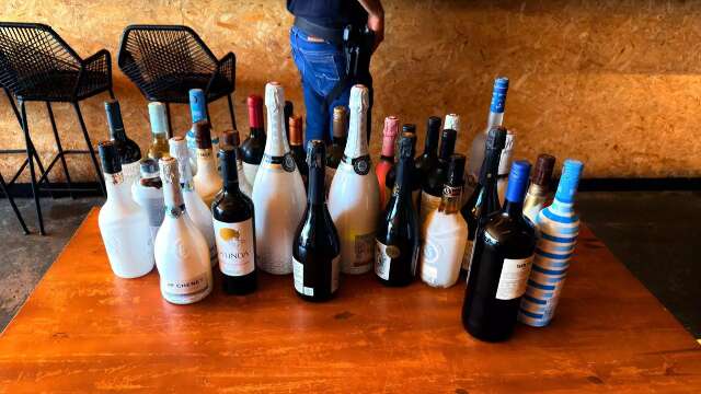Bebidas vencidas e sem procedência são apreendidas em restaurante e conveniência