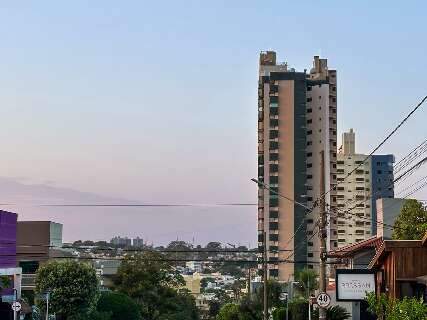 Chuva e ventos fortes marcam a quinta-feira na Capital e em v&aacute;rias cidades de MS
