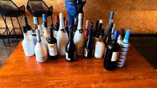 Bebidas vencidas e sem procedência são apreendidas em restaurante e conveniência Bebidas vencidas e sem procedência são apreendidas em restaurante e conveniência