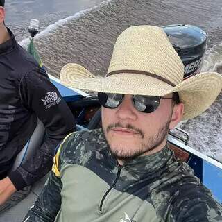 Mãe questiona versão sobre morte em rio e diz que filho pode ter sido empurrado Mãe questiona versão sobre morte em rio e diz que filho pode ter sido empurrado