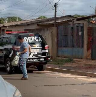 Pais encontram bebê de quatro meses morta no berço Pais encontram bebê de quatro meses morta no berço