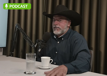 Lenda com est&aacute;tua nos EUA, Adriano quebrou 30 ossos dominando touros