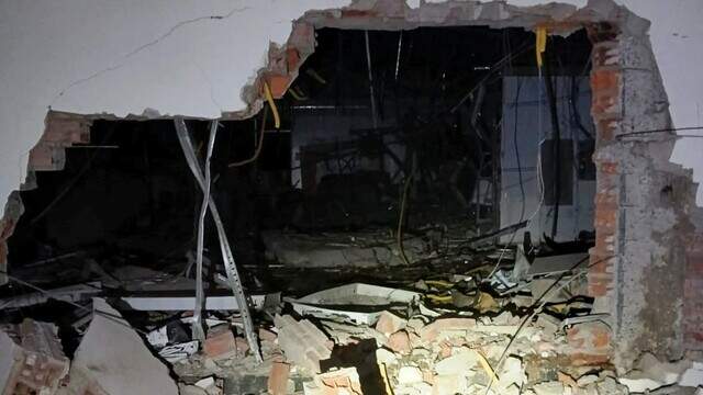 Agência bancária destruída após ataque com explosivos em Katueté, no Paraguai