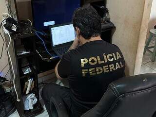 Após monitoramento, homem é preso com vídeos contendo estupro de menores Após monitoramento, homem é preso com vídeos contendo estupro de menores