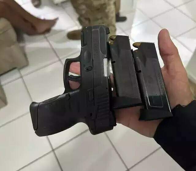 Armas e carregadores apreendidos durante operação Arcanum da Ficco