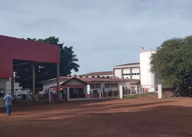 Frigorífico que deu férias coletivas é acusado de calote de mais de R$ 2 milhões