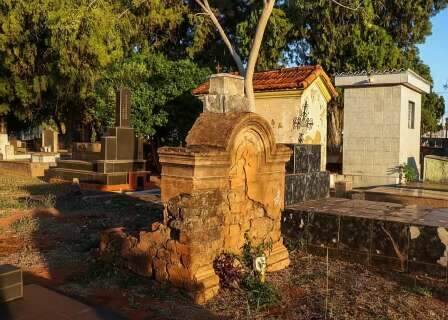 IA que &quot;fala&quot; com morto e memoriais online: redes destru&iacute;ram o luto?