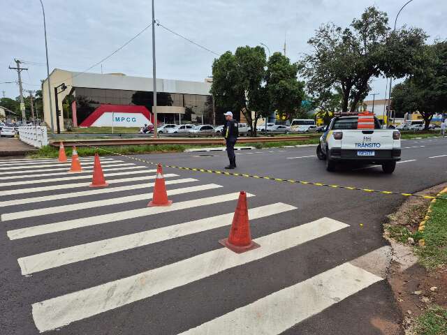 Trecho da Ernesto Geisel foi interditado para remoção de 12 árvores
