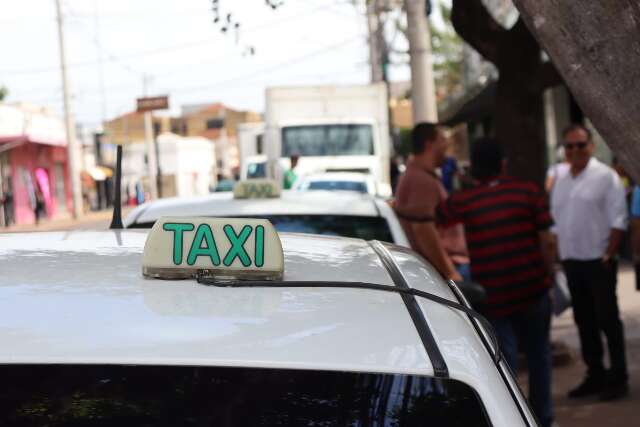 De ex-banc&aacute;ria a herdeiros do ponto: hist&oacute;rias que mant&ecirc;m o t&aacute;xi vivo na Capital