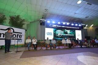 Riedel exalta pecuária sul-mato-grossense e garante combate a facções Riedel exalta pecuária sul-mato-grossense e garante combate a facções