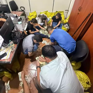 Metade de dinheiro furtado em assalto &eacute; recuperado nos escombros de banco