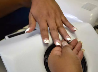 Anvisa proíbe substâncias usadas em esmaltação em gel por risco à saúde  Anvisa proíbe substâncias usadas em esmaltação em gel por risco à saúde