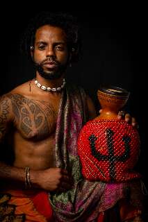 Jorge Aluvaiá lança single “Exu Maratona”, com cultura e denúncia ambiental Jorge Aluvaiá lança single “Exu Maratona”, com cultura e denúncia ambiental