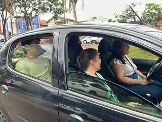 S&oacute; um lanche por carro? Promo&ccedil;&atilde;o de lanche gr&aacute;tis causa fila e confus&atilde;o 