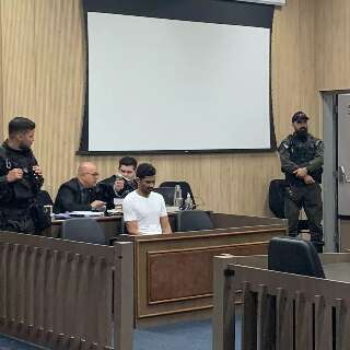 Pistoleiro confessa ter matado em emboscada para quitar dívida de R$ 300 mil Pistoleiro confessa ter matado em emboscada para quitar dívida de R$ 300 mil