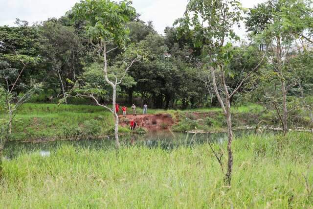 Adolescente de 17 anos morre afogado ao tentar atravessar lago