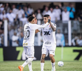 Santos joga mal, empata com Fortaleza e segue ameaçado pelo rebaixamento Santos joga mal, empata com Fortaleza e segue ameaçado pelo rebaixamento