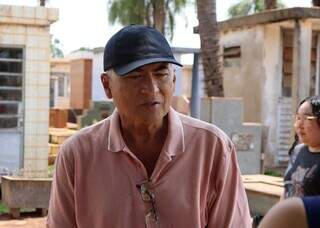 Em homenagem aos finados, mudas de árvores são distribuídas em três cemitérios Em homenagem aos finados, mudas de árvores são distribuídas em três cemitérios