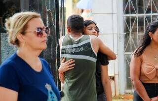 Fam&iacute;lias transformam cemit&eacute;rio em lugar de reencontros com quem est&aacute; vivo