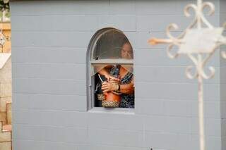 Fam&iacute;lias transformam cemit&eacute;rio em lugar de reencontros com quem est&aacute; vivo