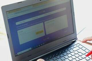 Dos vivos para os mortos: rituais e objetos expressam fé e saudade em túmulos Dos vivos para os mortos: rituais e objetos expressam fé e saudade em túmulos