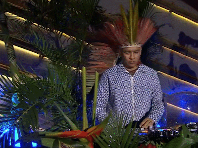 DJ ind&iacute;gena de MS divide palco com Anitta e Chris Martin na Amaz&ocirc;nia