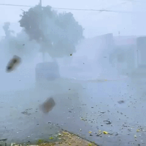 Vento de 139 km/h causa destrui&ccedil;&atilde;o e assusta moradores no interior