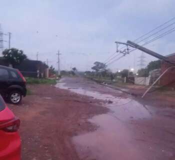 Bairros ficam sem energia ap&oacute;s temporal com ventos fortes e granizo