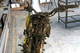 Entregador tem moto destru&iacute;da por fogo no Bairro S&atilde;o Francisco