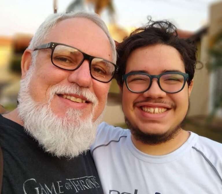 Luís escreveu livro para puxar a orelha de pais com filhos autistas 