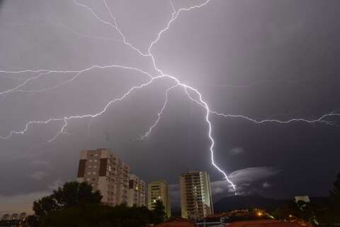 Energisa erra n&uacute;mero de raios e UFMS corrige, reduzindo para menos de 30%