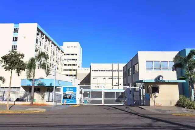 Jovem &eacute; esfaqueado e tem v&iacute;sceras expostas ap&oacute;s briga com padrasto