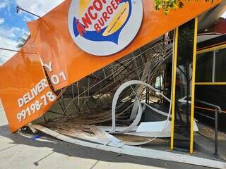 Empres&aacute;rio diz que vai manter hamburgueria aberta mesmo ap&oacute;s destrui&ccedil;&atilde;o da chuva