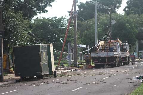 Ap&oacute;s temporal, segunda-feira &eacute; dia de limpeza e reparos na Avenida Afonso Pena