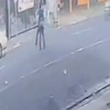 Morre pedestre atropelado por moto ao sair de conveni&ecirc;ncia na Rua Brilhante