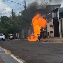 Entregador tem moto destru&iacute;da por fogo no Bairro S&atilde;o Francisco