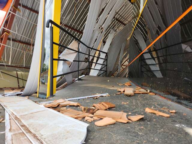 Empres&aacute;rio diz que vai manter hamburgueria aberta mesmo ap&oacute;s destrui&ccedil;&atilde;o da chuva