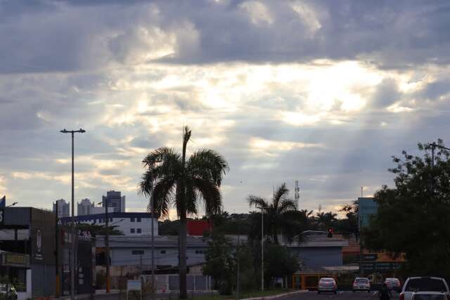 Ter&ccedil;a-feira ser&aacute; de sol e calor em MS, com m&aacute;ximas acima dos 37&deg;C