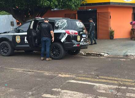 Briga por sujeira no quintal termina com homem esfaqueado na cabe&ccedil;a pelo vizinho