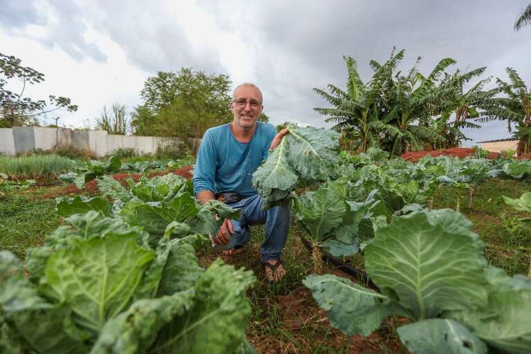 Celso largou a vida de "severino" para ser chefe da própria horta