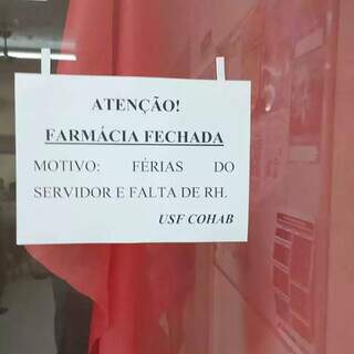 “Férias do servidor e falta de RH”, avisa cartaz em posto com farmácia fechada “Férias do servidor e falta de RH”, avisa cartaz em posto com farmácia fechada