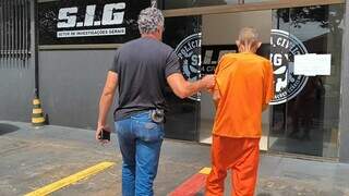 Homem conhecido pela apar&ecirc;ncia raqu&iacute;tica &eacute; indiciado por assaltar idosos