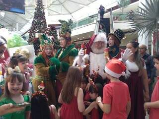 Papai Noel chega com “Natal dos Doces” no Shopping Campo Grande Papai Noel chega com “Natal dos Doces” no Shopping Campo Grande