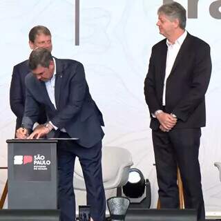 Riedel e Tarcísio assinam acordo de cooperação na área ambiental Riedel e Tarcísio assinam acordo de cooperação na área ambiental