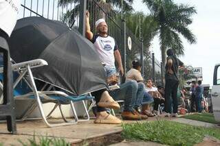 Para garantir o Natal, teve quem dormisse na rua à espera do Feirão do Cincão Para garantir o Natal, teve quem dormisse na rua à espera do Feirão do Cincão