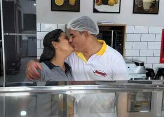 Marilei e Valdinei trocaram empregos para vender 1.500 salgados por dia Marilei e Valdinei trocaram empregos para vender 1.500 salgados por dia