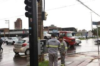 Apagão na capital causa falhas na sinalização e espalha caos no trânsito Apagão na capital causa falhas na sinalização e espalha caos no trânsito