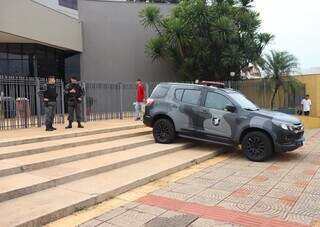 &ldquo;Por que n&atilde;o pararam de atirar?&rdquo;, questiona m&atilde;e de menina morta por engano