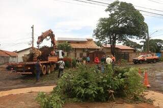 Campo Grande segue em Alerta Laranja e com equipes nas ruas reparando estragos